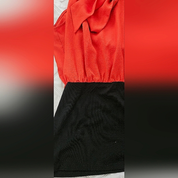 🌟Dressy Halter Top Color Block Firy Rust Orange Black With Accent Bow Size S🌟 - Picture 4 of 5